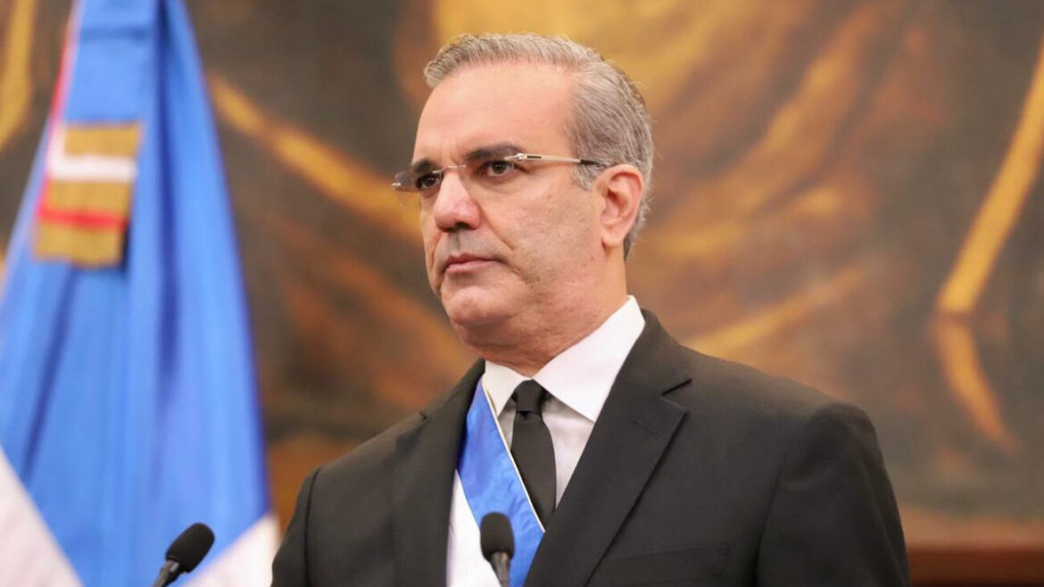 Abinader encabeza traslado de Juancito Rodríguez al Panteón de la Patria
