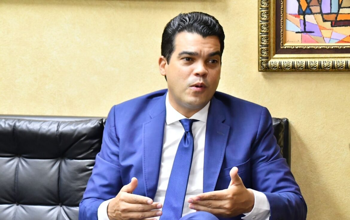 Arnaud lidera preferencia del PRM rumbo a 2028, afirma senador