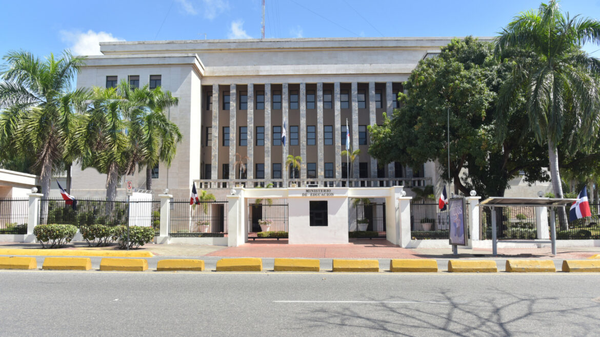 Año escolar 2025-2026 inicia este lunes