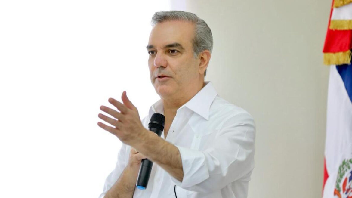 Abinader reitera decisión de cambiar la Constitución