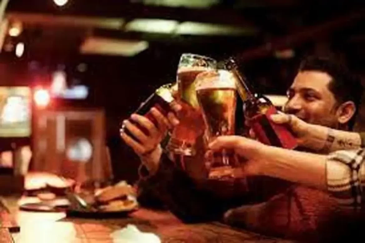 Estudio advierte que cualquier consumo de alcohol aumenta riesgo de demencia