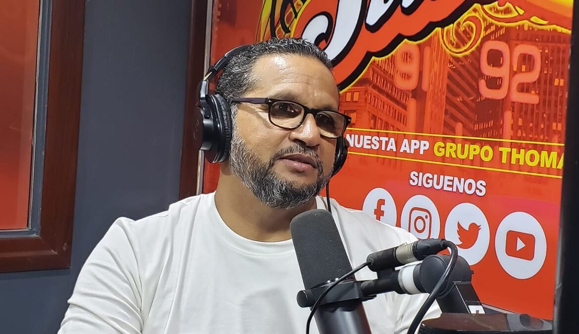 Comunicador de Santiago Rodríguez gana premio como decimero