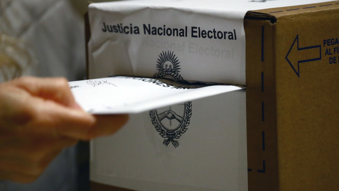 Inicia segunda vuelta de elecciones generales en Argentina - Por la Línea