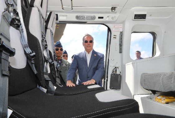Abinader encabeza ceremonia recibimiento dos nuevos helicópteros en la FARD