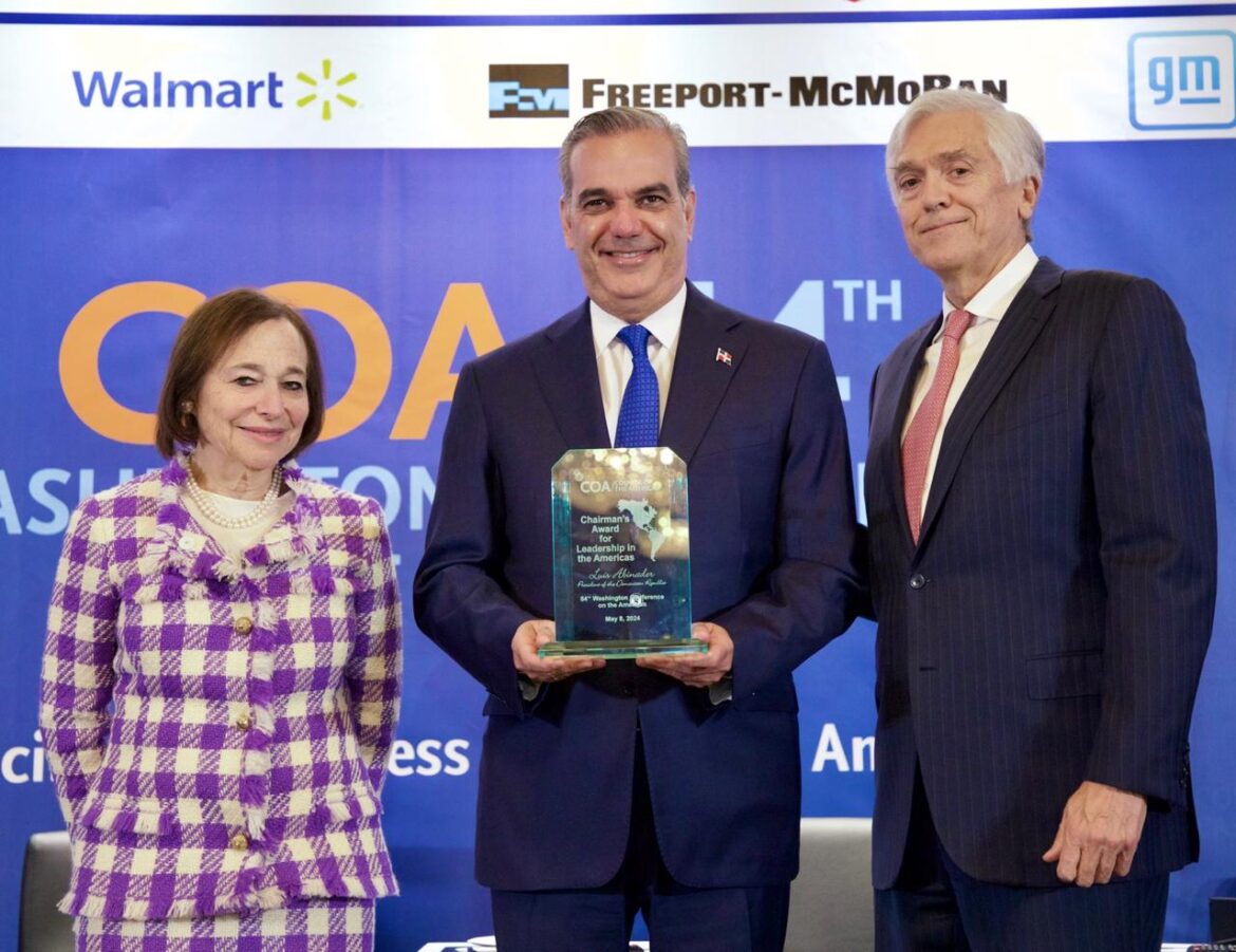Abinader, primer presidente dominicano ser premiado por liderazgo regional
