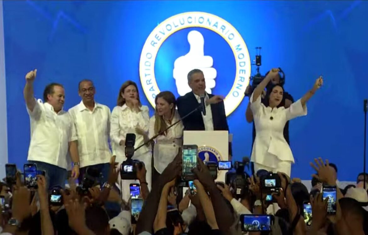 Tras ganar reelección, Abinader promete no postularse más
