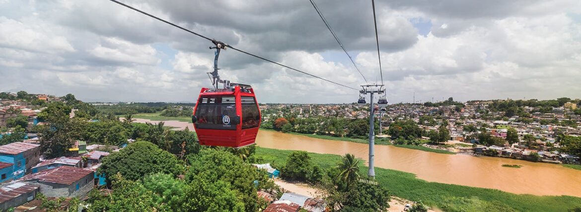 Usuarios del Teleférico de Santo Domingo quedaron atrapados