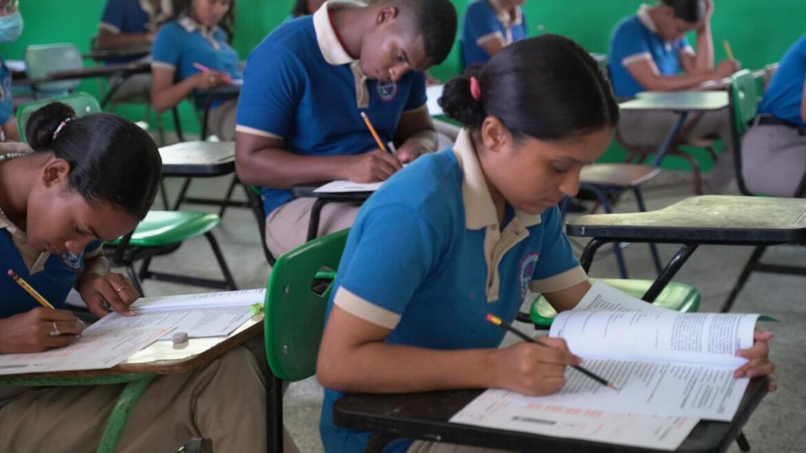 Educación asumirá cupo de alrededor de 4 mil 400 estudiantes en colegios