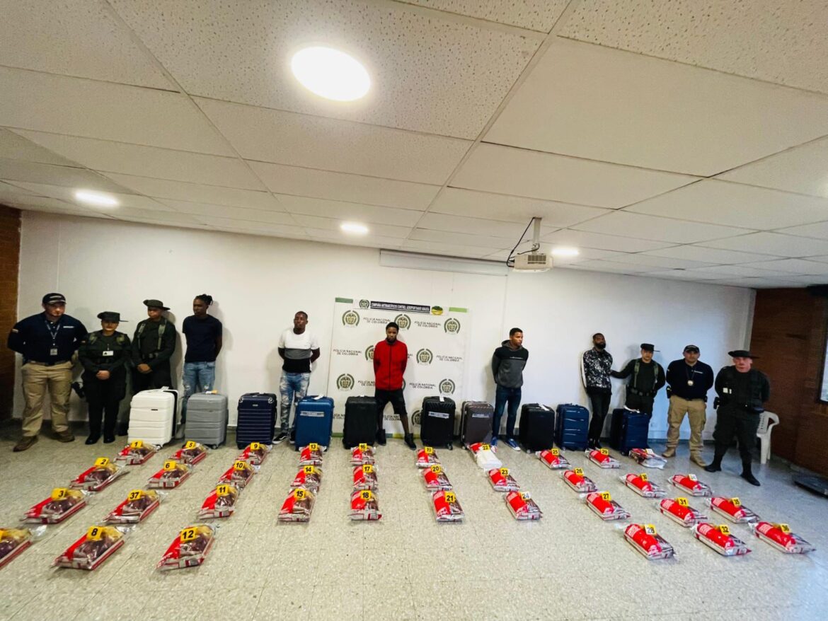 Capturan a dominicanos que cargaban drogas en aeropuerto de Colombia