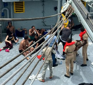 Armada rescata 17 personas tras naufragio en viaje ilegal a PR