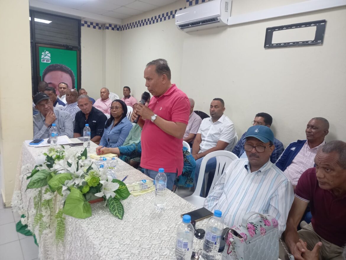 Radhamés Jiménez dice que el pueblo llevará "a empujones" a Leonel al Palacio