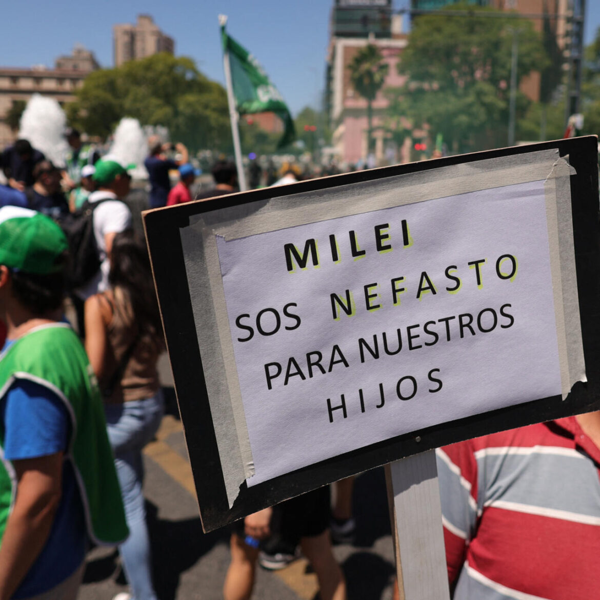 Milei llega a seis meses de Gobierno con 54,4 de desaprobación