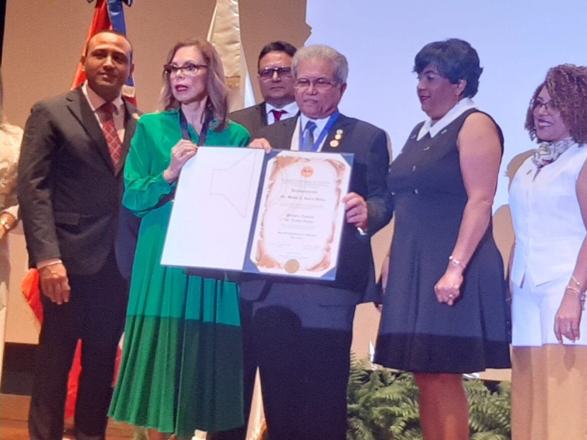 Reconocen a Waldo Ariel Suero como "Pediatra Emérito"