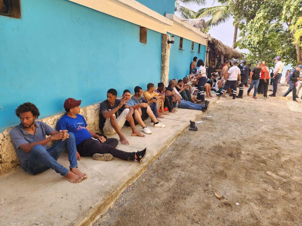 Al menos cuatro muertos durante naufragio en Guayacanes