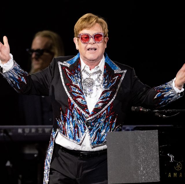 Elton John subasta toda su ropa en Internet