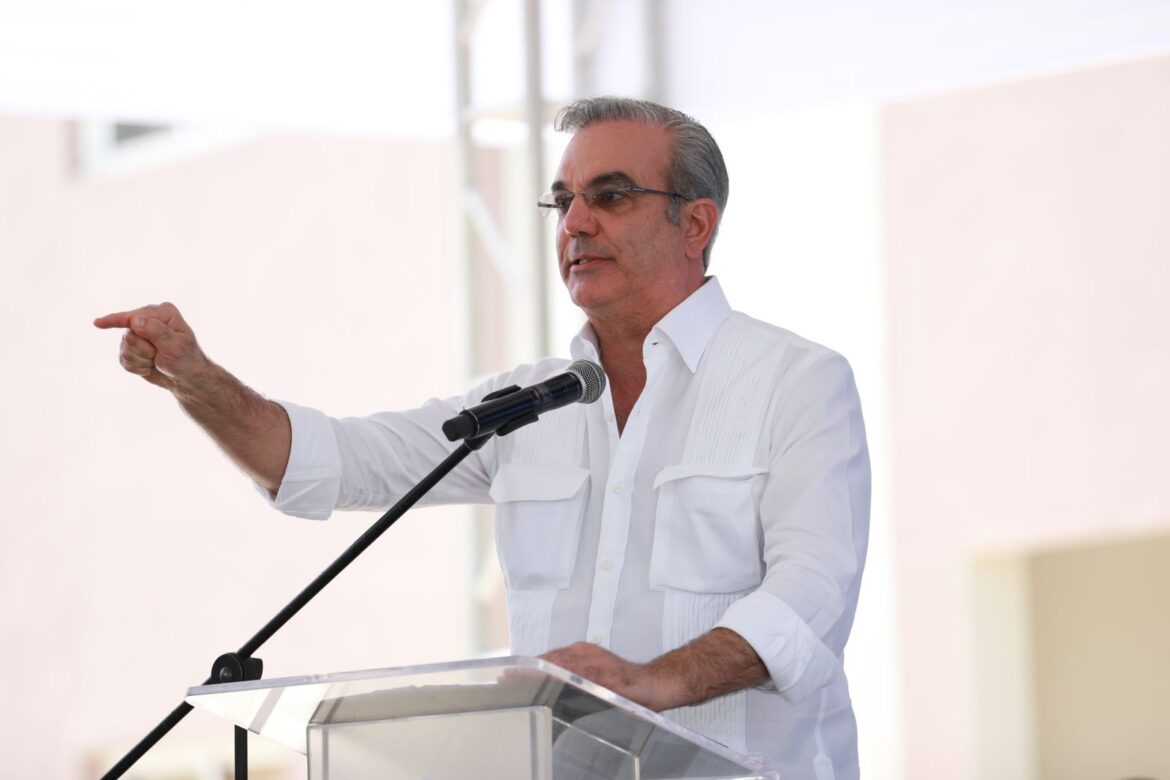 Abinader declara patrimonio de RD$3,972 millones, menos que en 2020
