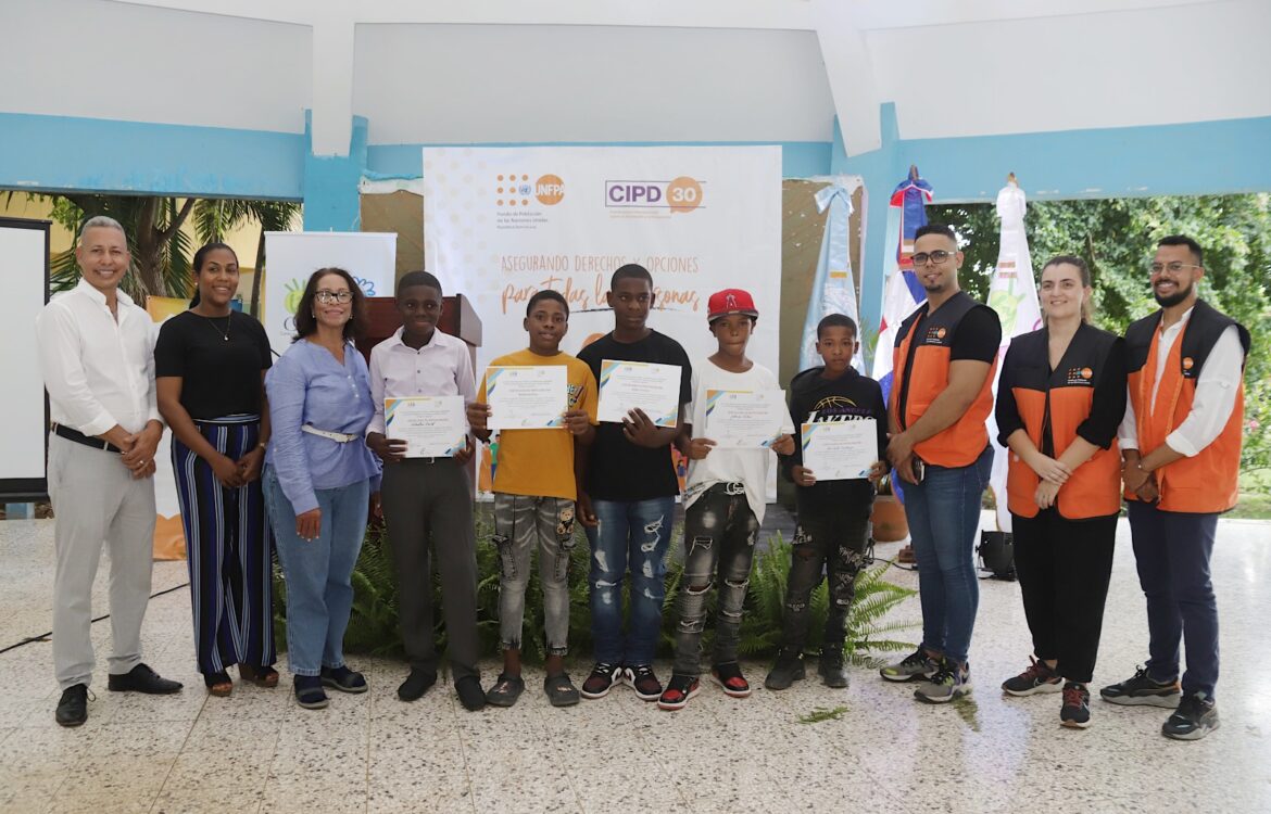 Certifican a 390 niños y adolescentes con iniciativa Fabricando Sueños