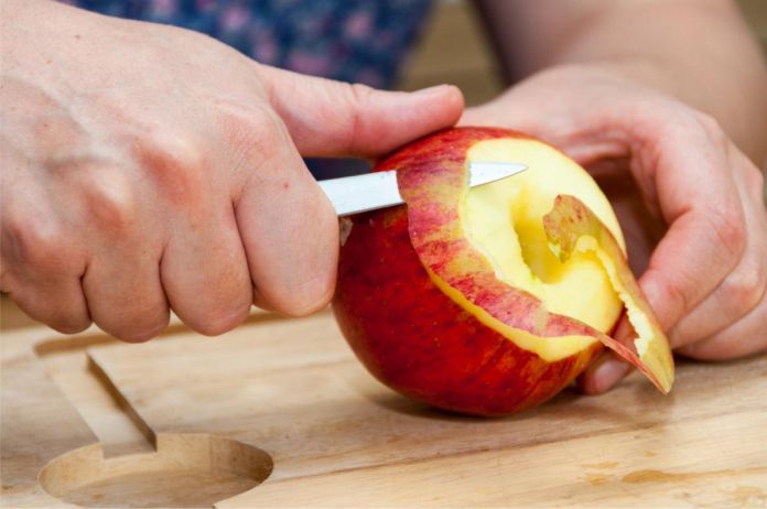 Lavar la fruta no elimina todos los pesticidas, según estudio