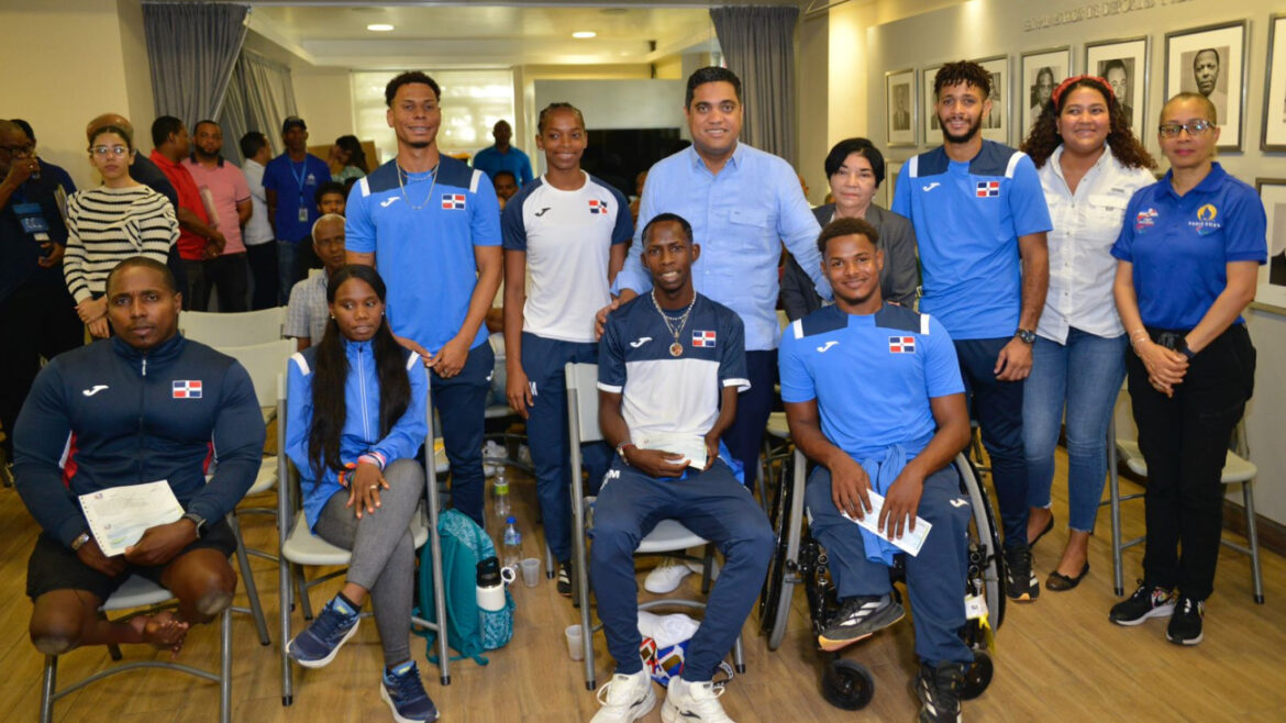 Gobierno entrega 100,000 pesos a atletas RD destacados en Juegos Paralímpicos 
