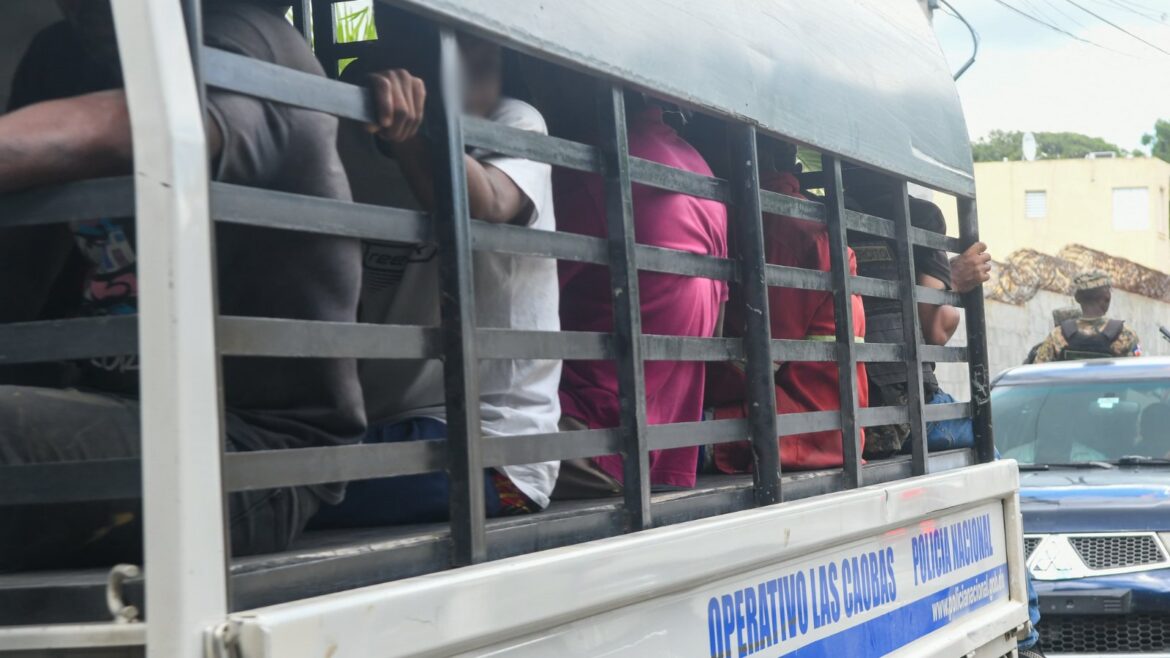 Más de mil migrantes detenidos en inicio de operativos en Dominicana