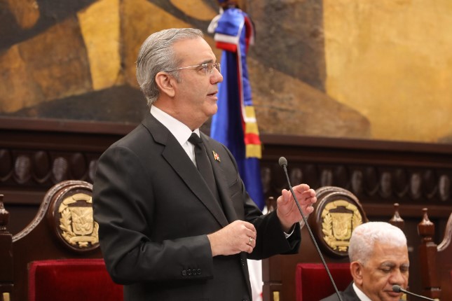 Abinader pone fin a 180 años de continuismo con nueva Constitución