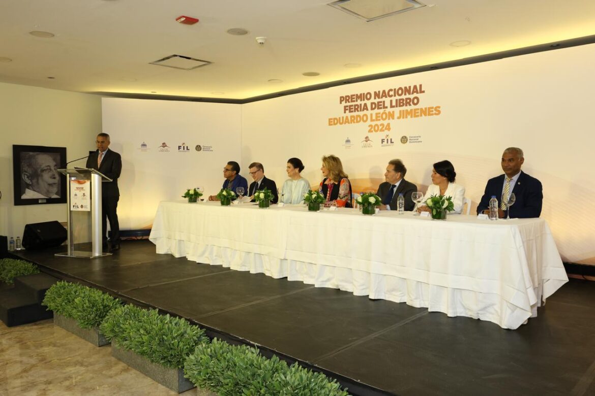 Manuel Matos Moquete gana Premio Nacional Feria del Libro Eduardo León Jimenes 2024
