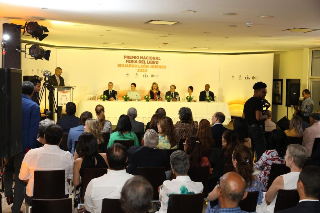 Manuel Matos Moquete gana Premio Nacional Feria del Libro Eduardo León Jimenes 2024