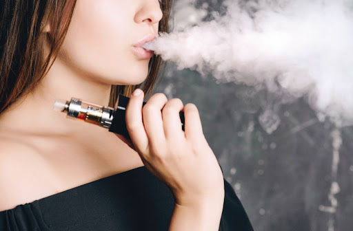 Médicos dicen cigarrillo electrónico incrementa cáncer cabeza y cuello