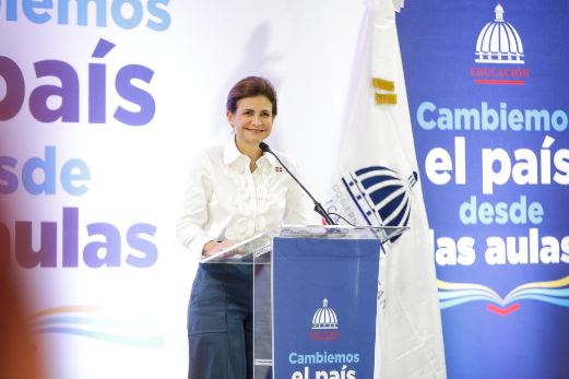 Raquel Peña entrega escuela, campo de béisbol y da inicio a ampliación de hospital en el sur