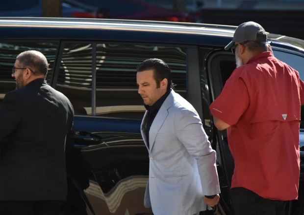Apresan a Hugo Beras y Jochy Gómez por alegadas irregularidades en contrato para semáforos