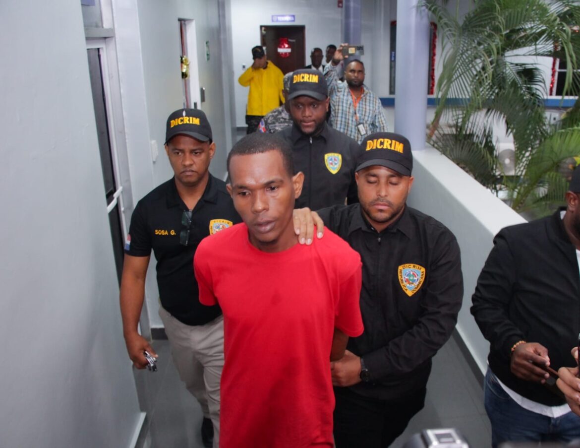 Se entrega a la Policía uno de los presuntos asesinos segundo teniente ERD