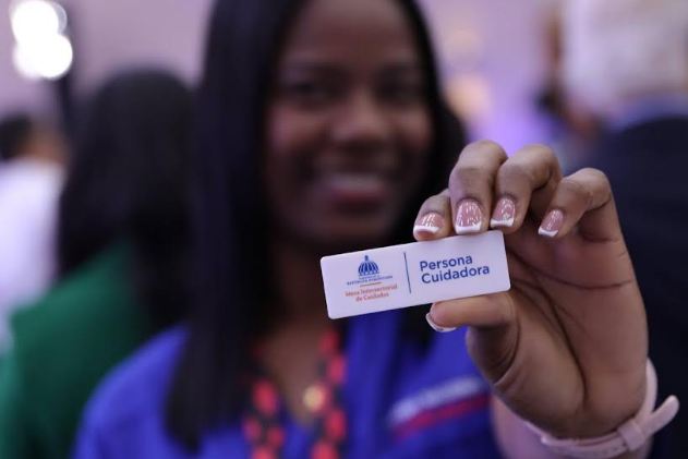 Supérate resalta devolución de tarjetas emprendedoras y primer grupo de personas cuidadoras