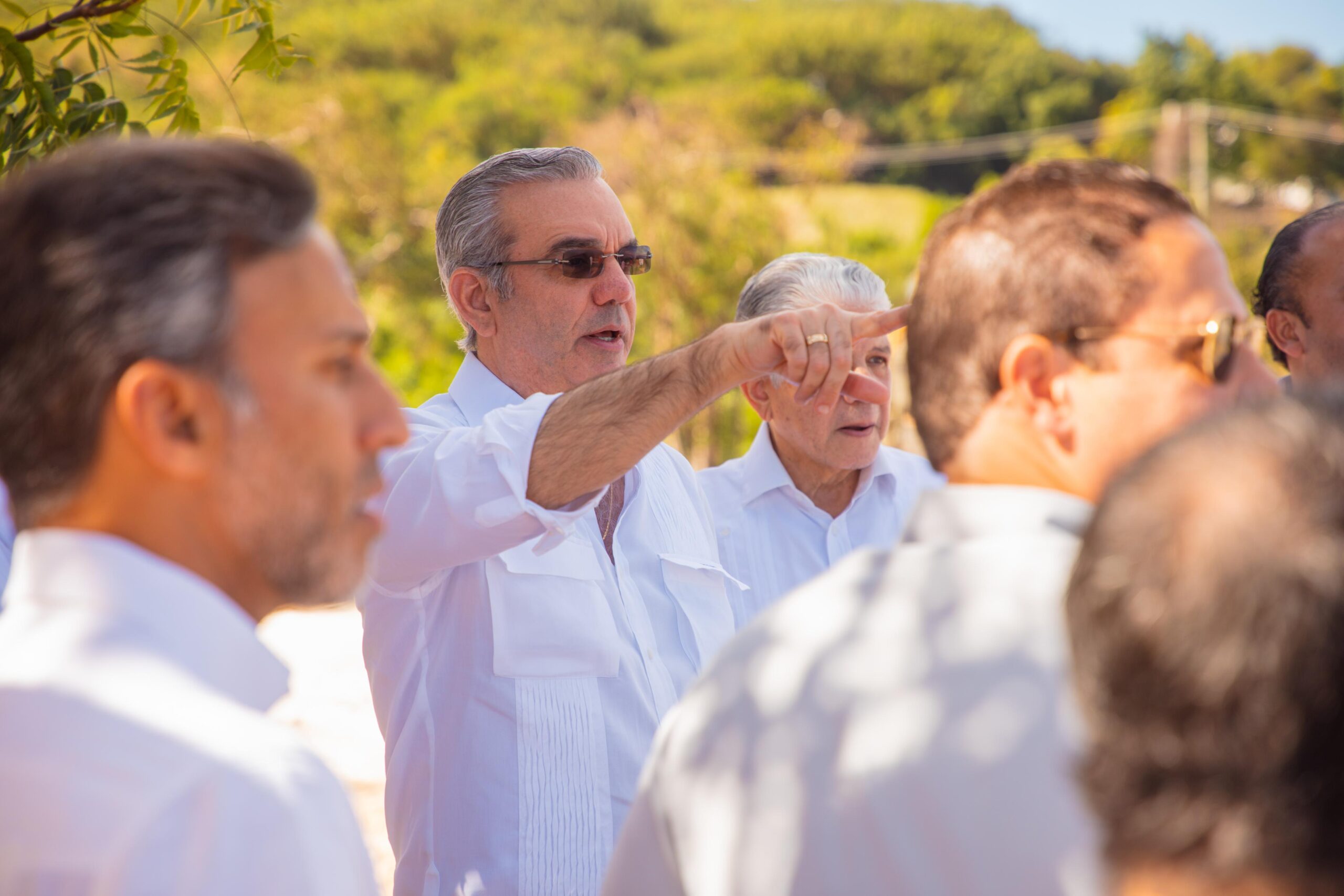 Abinader impulsa proyectos y obras en Barahona