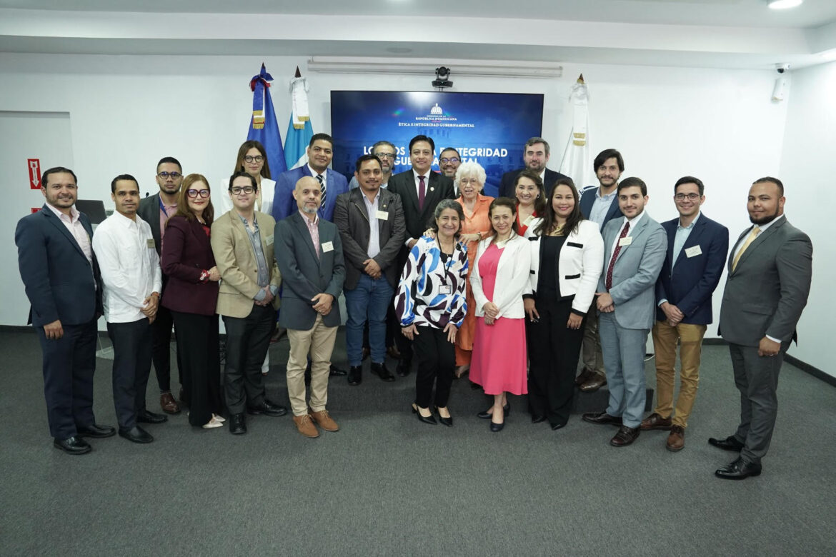 RD recibe visita de Comisión Nacional Contra la Corrupción de Guatemala