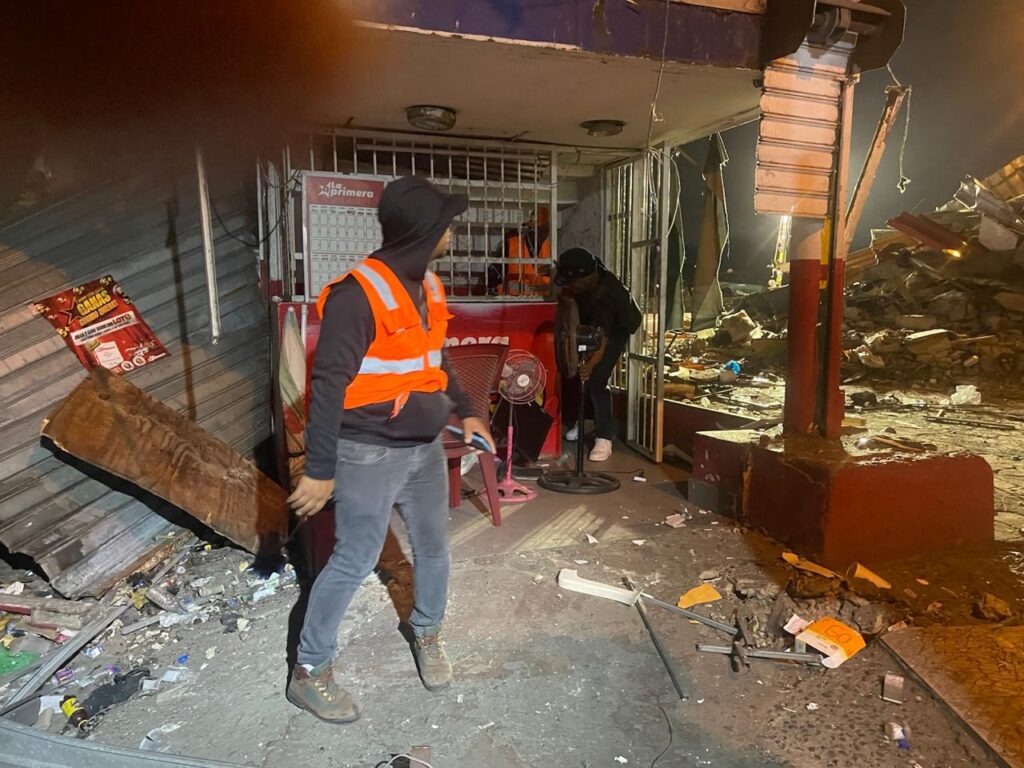 MOPC desaloja vendedores del kilómetro 9 de la autopista Duarte