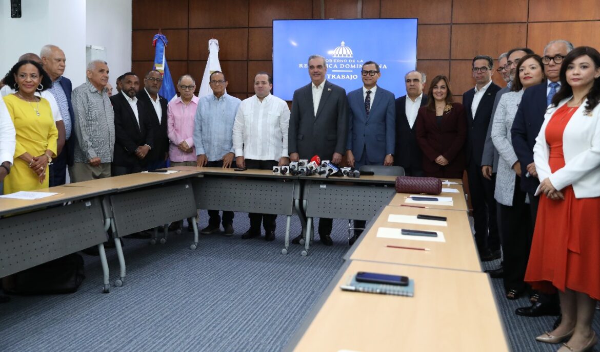 Sector empleador destaca esfuerzo en aumento salarial y llama a reformas laborales