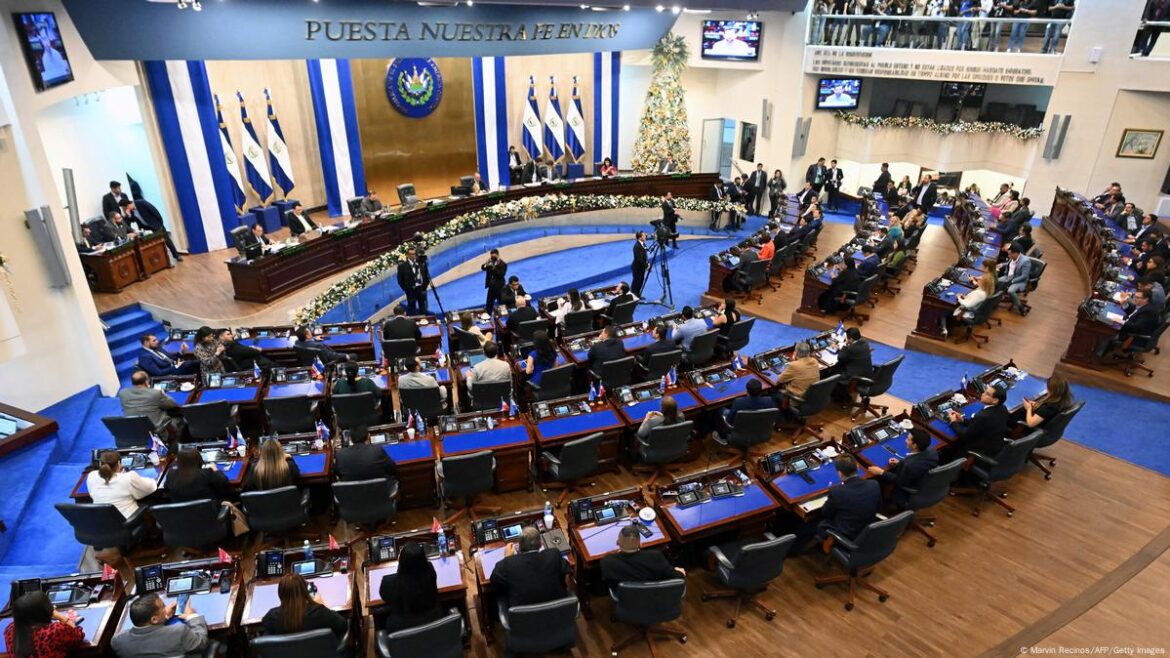 El Salvador endurece penas por corrupción