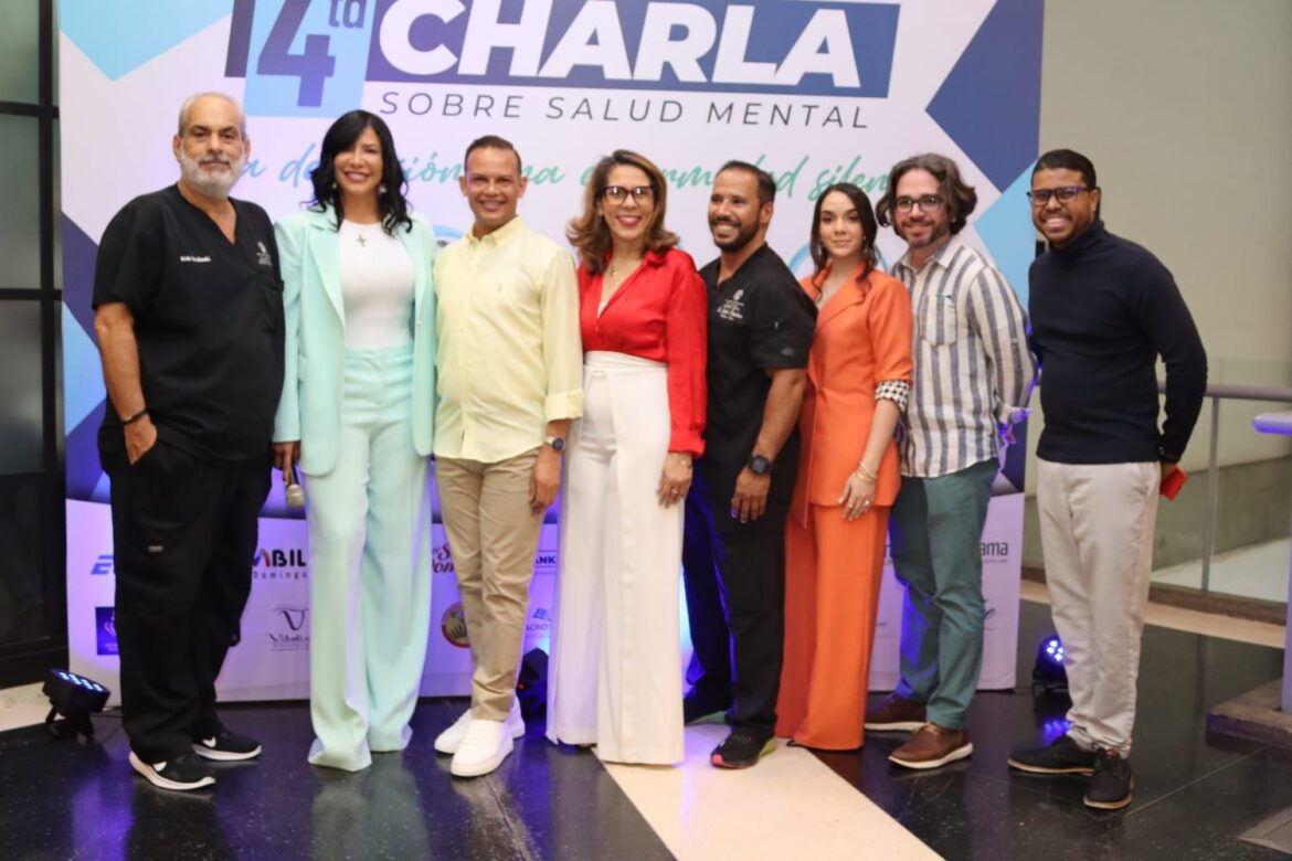 Comunicadores realizan charla con expertos en salud mental