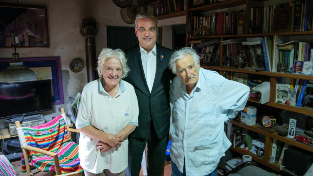 Un encuentro de liderazgo y reflexión: Luis Abinader visita a Pepe Mujica