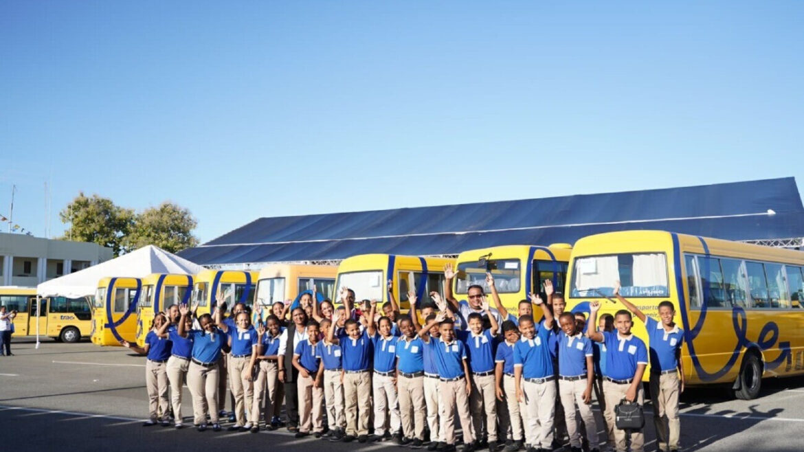 Minerd supervisará en tiempo real el transporte escolar