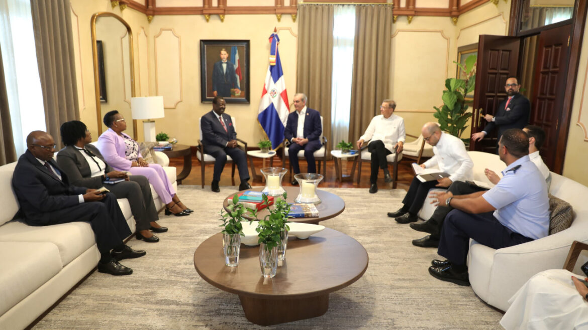 Abinader recibe al canciller de Kenia en Palacio, ¿qué hablaron?