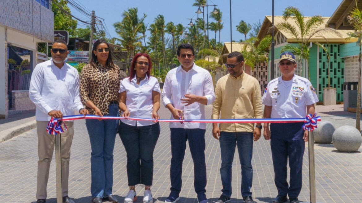 Inauguran reparación de la calle Francisco Caamaño Deñó, en Las Terrenas