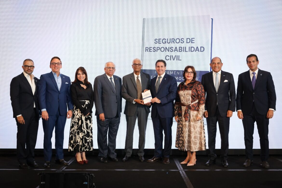 Universal impulsa la educación con el auspicio de un libro sobre seguros