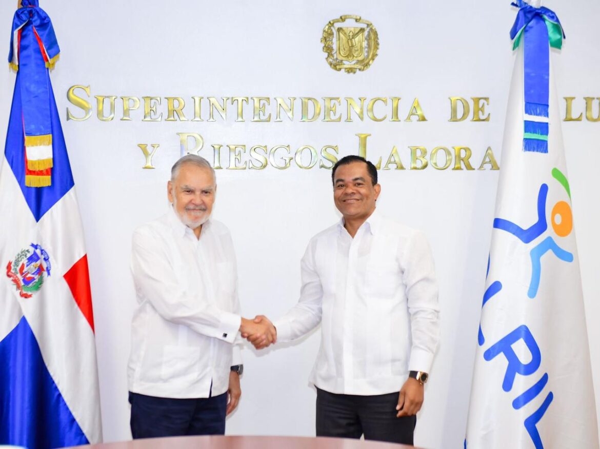 DIDA y SISALRIL formalizan acuerdo para quejas de afiliados