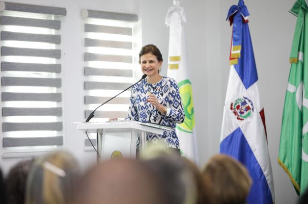 Coopunión presenta libro sobre el rol de la mujer en el desarrollo nacional