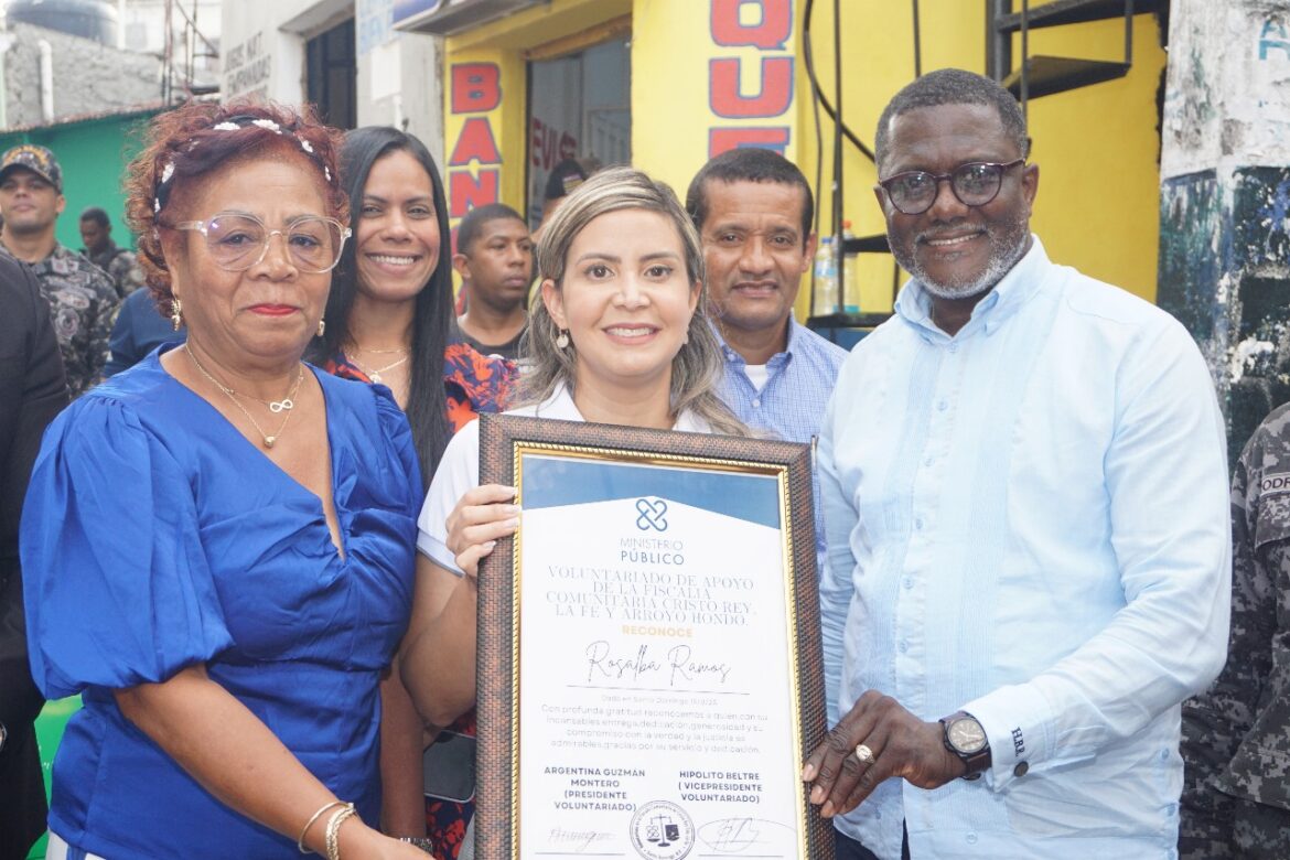 Rosalba Ramos orienta a comunitarios de Cristo Rey sobre sus derechos constitucionales
