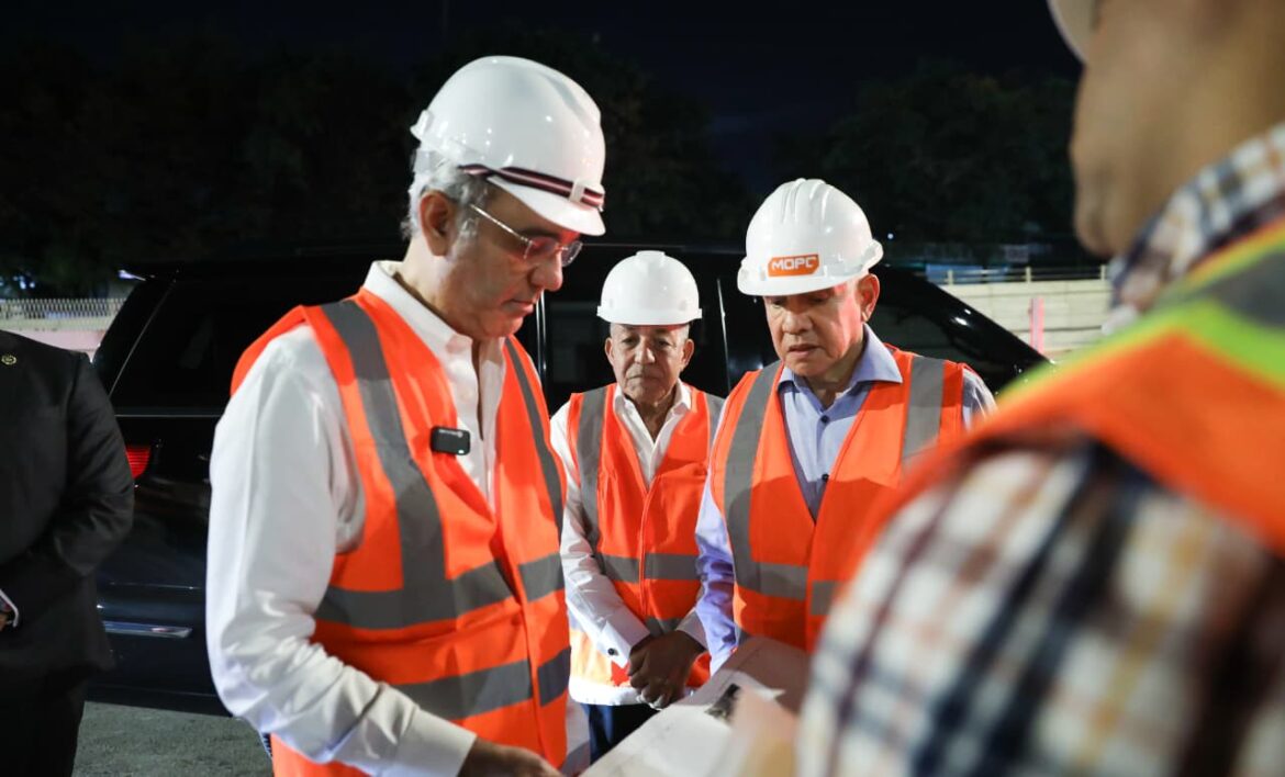 Abinader supervisa construcción paso a desnivel en Prolongación 27 de Febrero con Isabel Aguiar