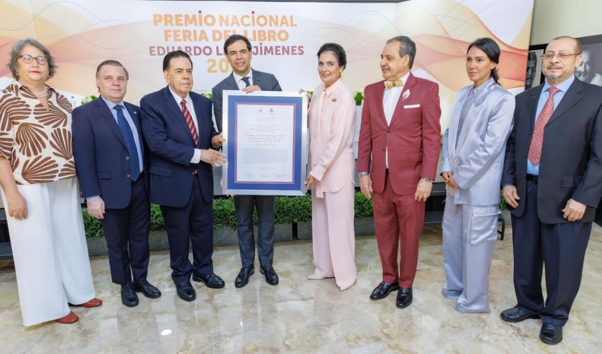 Amadeo Julián gana Premio Eduardo León Jimenes 2025