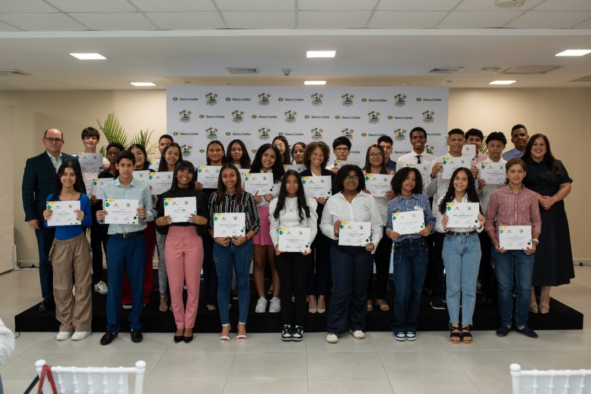 Banco Caribe celebra graduación de su programa de pasantías de verano