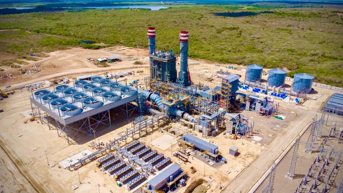 Abinader supervisa construcción de nueva planta eléctrica